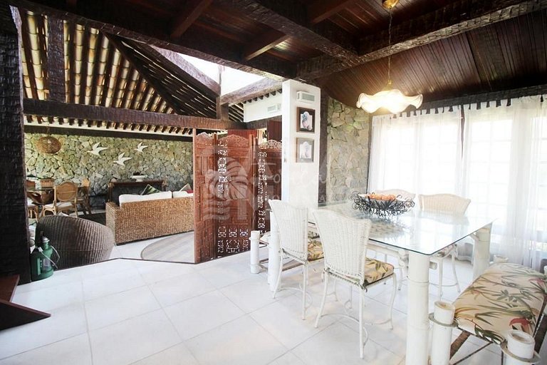 Casa de condomínio em Manguinhos RJ.