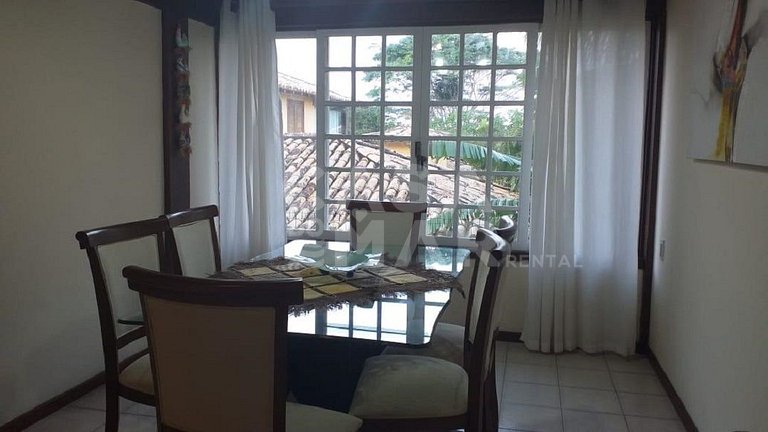 Beautiful house in condominium, with 4 bedrooms being 2 suit