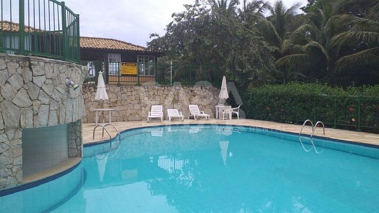 Linda casa em condomínio, com 4 quartos sendo 2 suítes em Pr