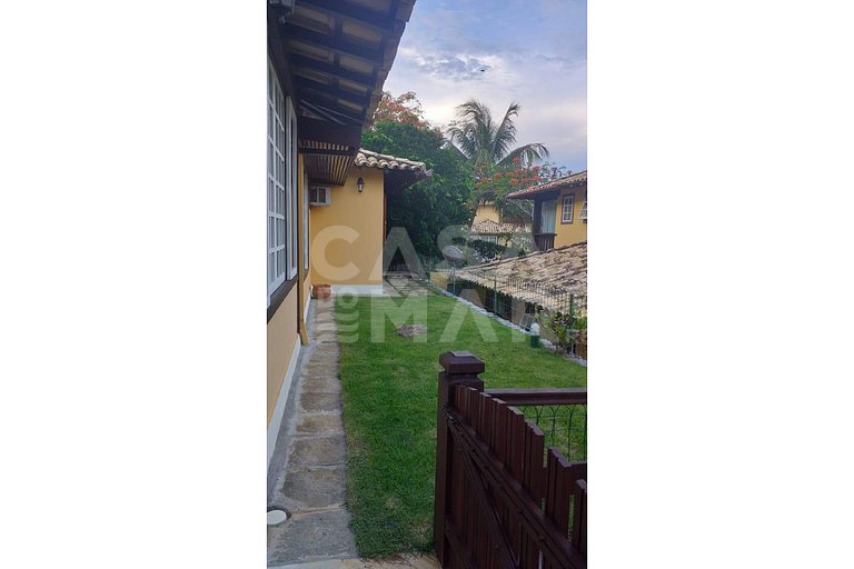 Linda casa em condomínio, com 4 quartos sendo 2 suítes em Pr
