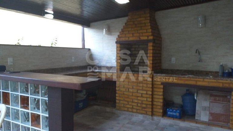 Linda casa em condomínio, com 4 quartos sendo 2 suítes em Pr