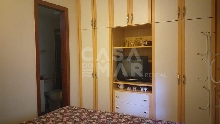 Linda casa em condomínio, com 4 quartos sendo 2 suítes em Pr