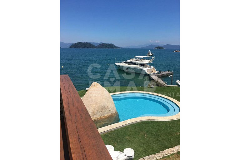 Belíssima casa frente mar, com cinco suítes em Condomínio Pi