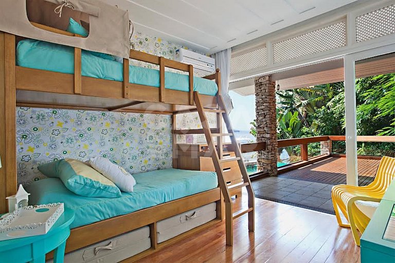 Belíssima casa frente mar, com cinco suítes em Condomínio Pi