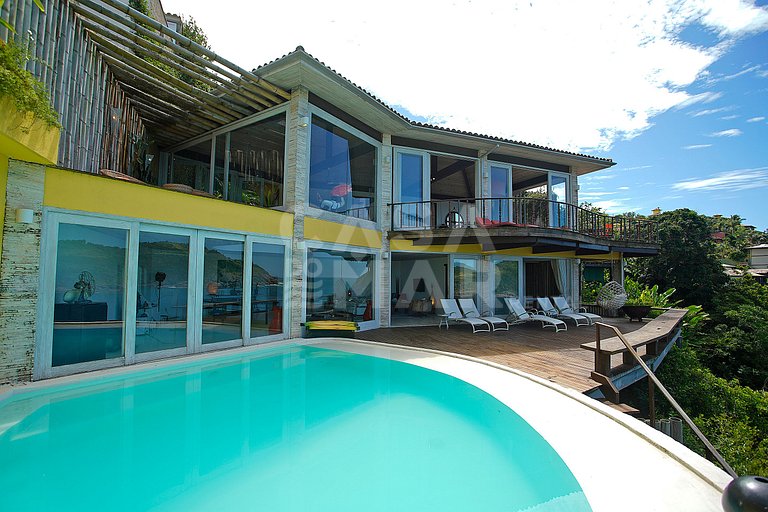 Spectacular mansion with six suites, with panoramic views of