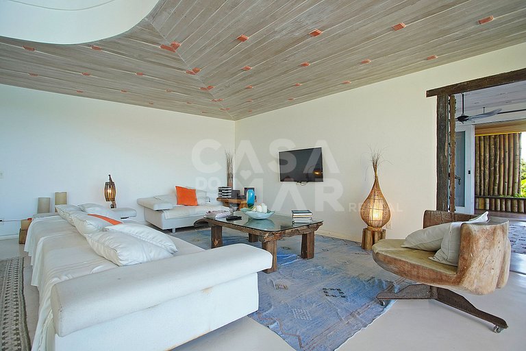 Spectacular mansion with six suites, with panoramic views of