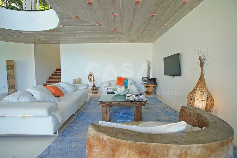 Spectacular mansion with six suites, with panoramic views of