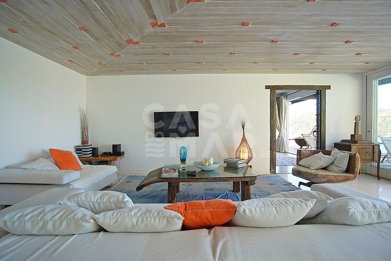 Spectacular mansion with six suites, with panoramic views of