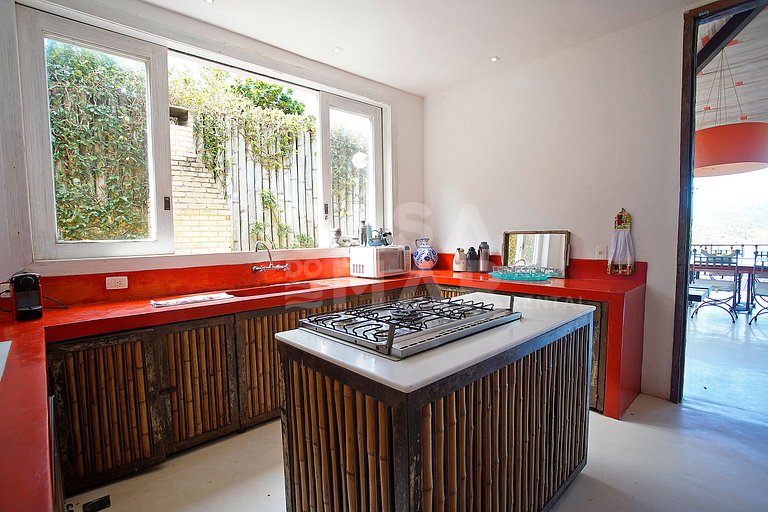 Spectacular mansion with six suites, with panoramic views of