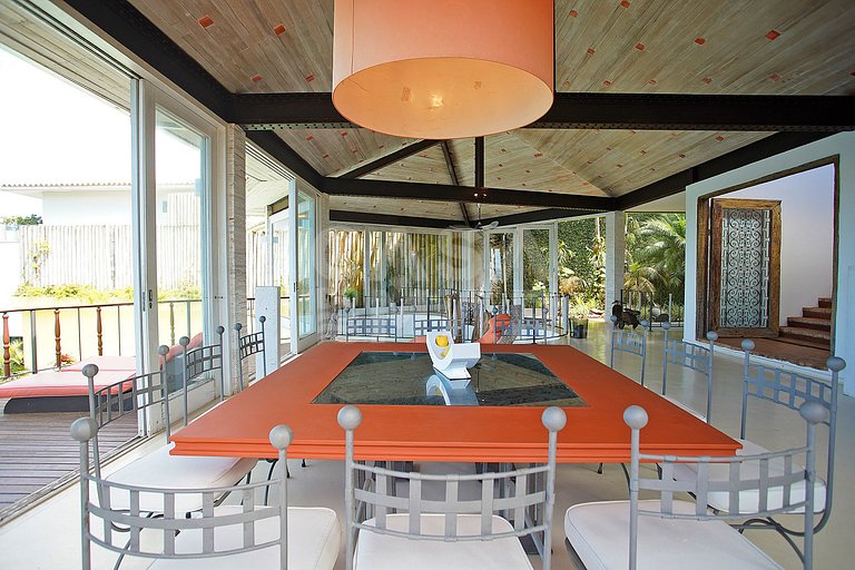 Spectacular mansion with six suites, with panoramic views of