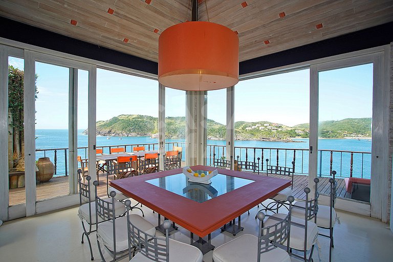 Spectacular mansion with six suites, with panoramic views of