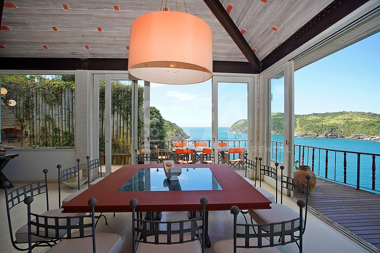 Spectacular mansion with six suites, with panoramic views of
