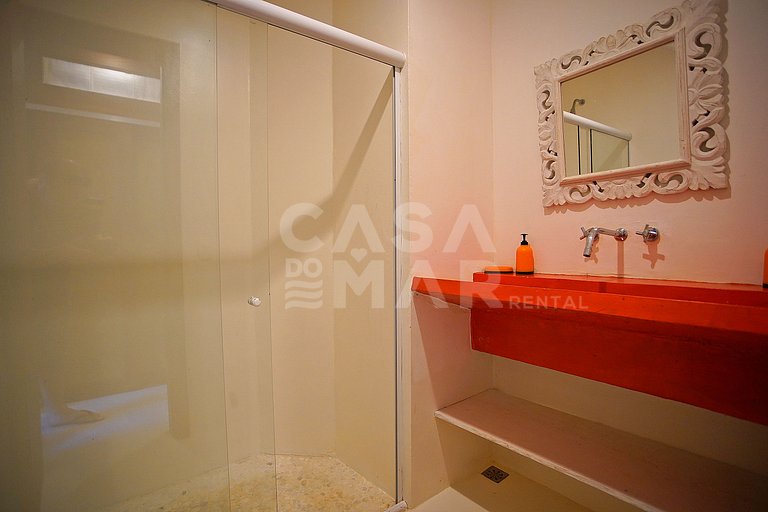 Spectacular mansion with six suites, with panoramic views of