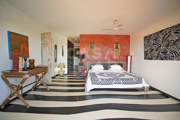 Spectacular mansion with six suites, with panoramic views of