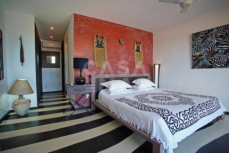 Spectacular mansion with six suites, with panoramic views of