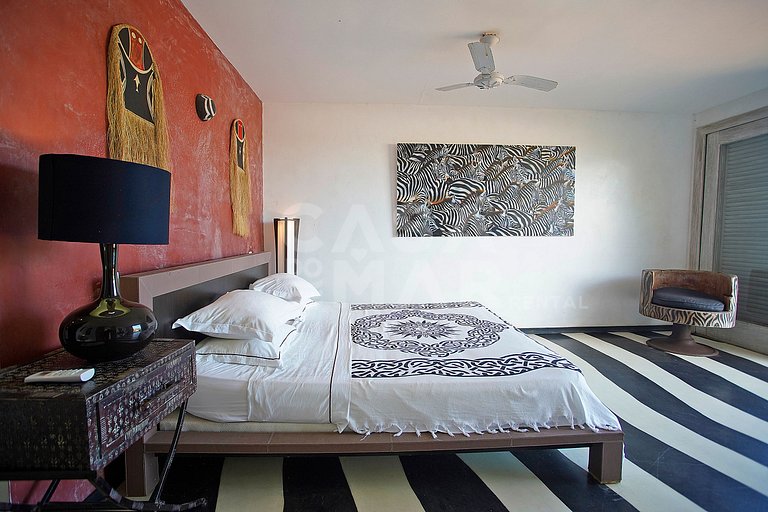 Spectacular mansion with six suites, with panoramic views of