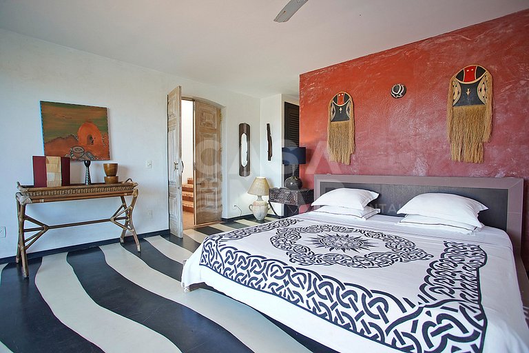 Spectacular mansion with six suites, with panoramic views of