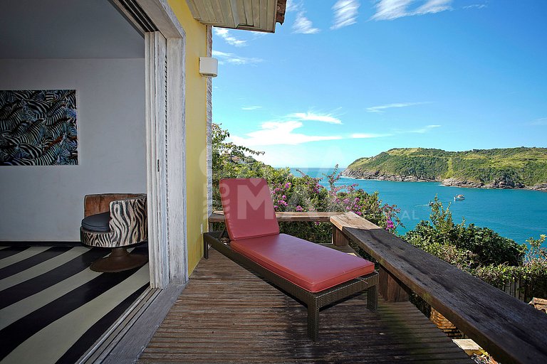 Spectacular mansion with six suites, with panoramic views of