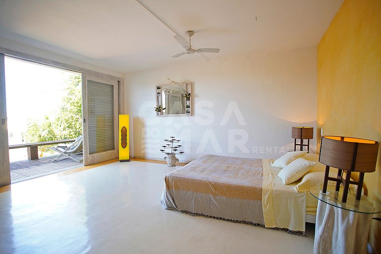 Spectacular mansion with six suites, with panoramic views of