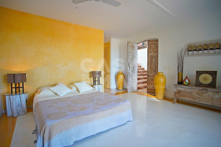 Spectacular mansion with six suites, with panoramic views of