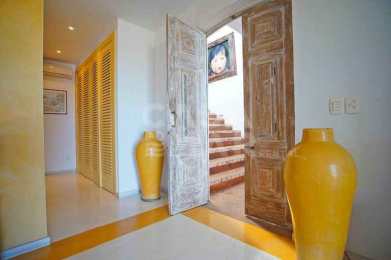 Spectacular mansion with six suites, with panoramic views of