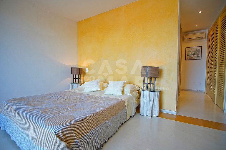 Spectacular mansion with six suites, with panoramic views of