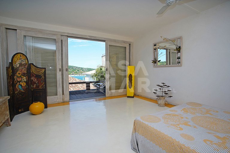 Spectacular mansion with six suites, with panoramic views of