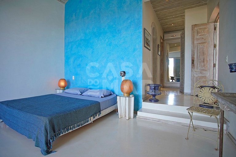 Spectacular mansion with six suites, with panoramic views of