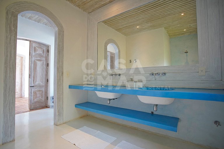 Spectacular mansion with six suites, with panoramic views of