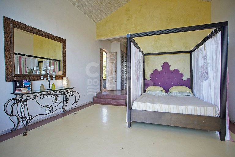 Spectacular mansion with six suites, with panoramic views of