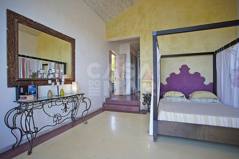 Spectacular mansion with six suites, with panoramic views of