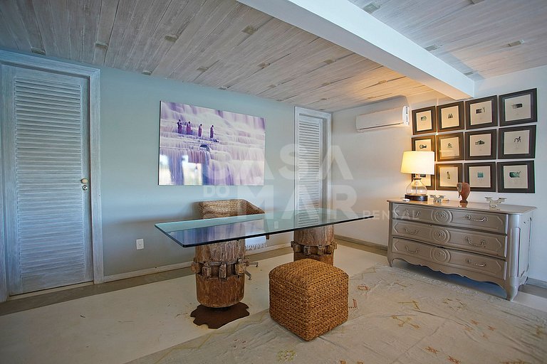 Spectacular mansion with six suites, with panoramic views of