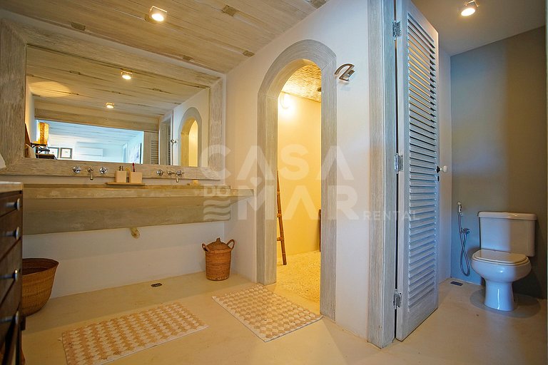Spectacular mansion with six suites, with panoramic views of