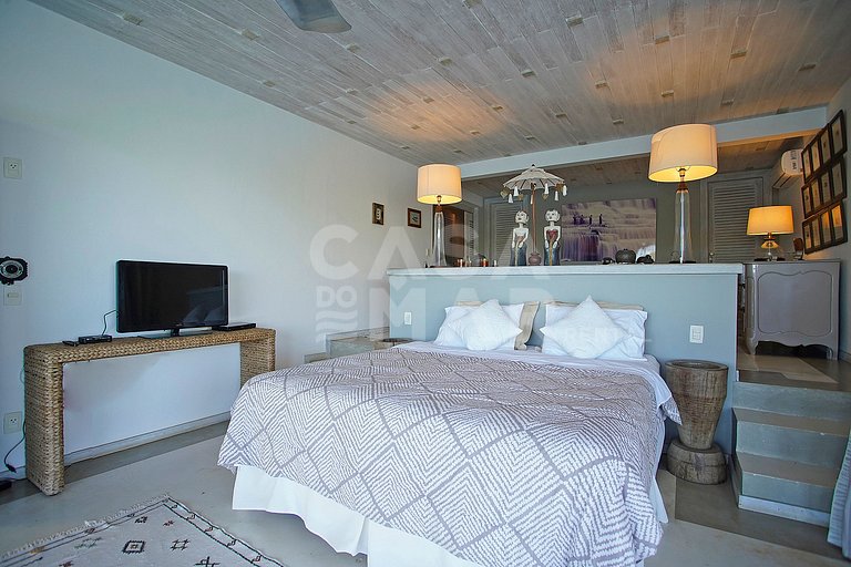 Spectacular mansion with six suites, with panoramic views of