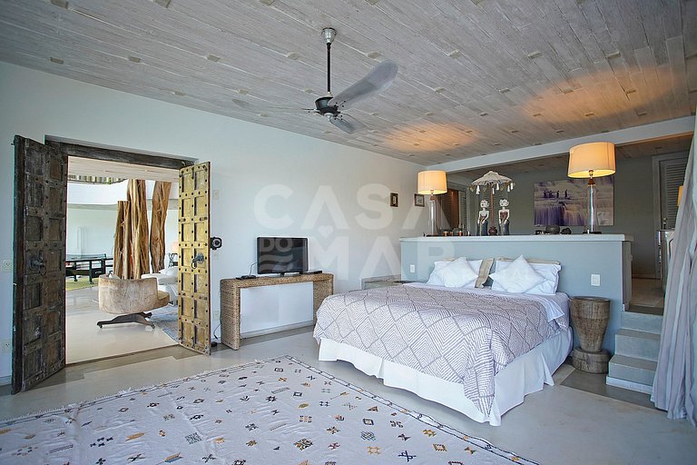 Spectacular mansion with six suites, with panoramic views of