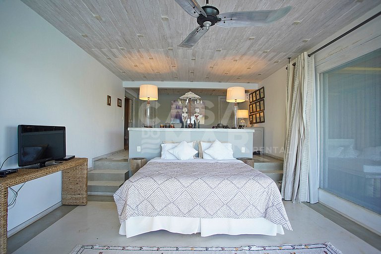 Spectacular mansion with six suites, with panoramic views of