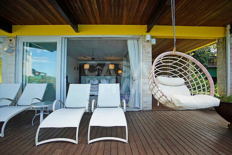 Spectacular mansion with six suites, with panoramic views of