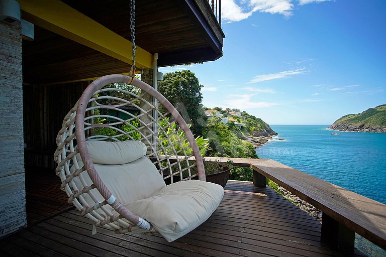 Spectacular mansion with six suites, with panoramic views of