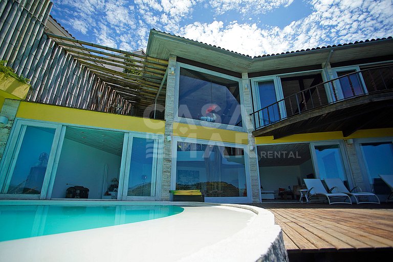 Spectacular mansion with six suites, with panoramic views of