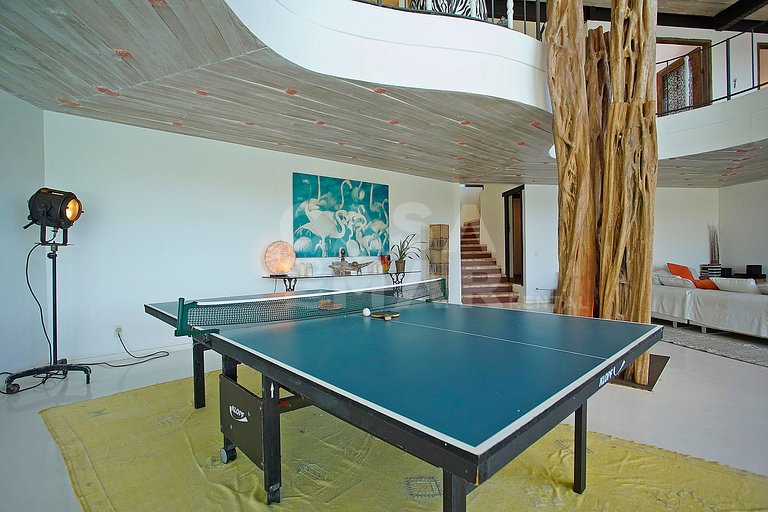 Spectacular mansion with six suites, with panoramic views of