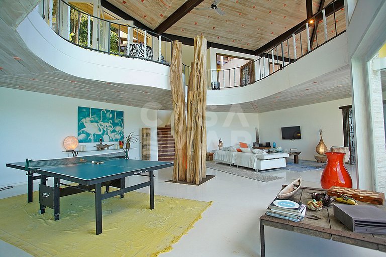Spectacular mansion with six suites, with panoramic views of