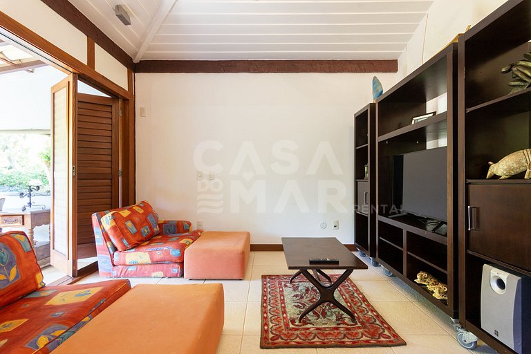 Beautiful house, with 4 suites, located in Manguinhos in Con