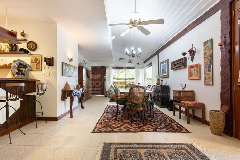 Beautiful house, with 4 suites, located in Manguinhos in Con