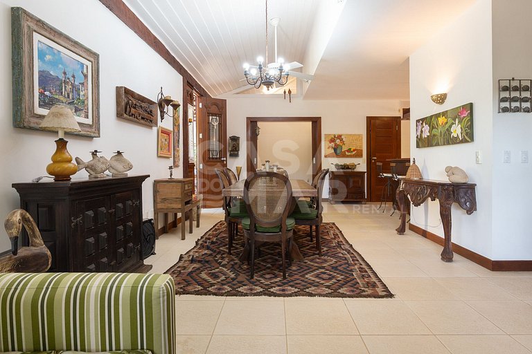 Beautiful house, with 4 suites, located in Manguinhos in Con