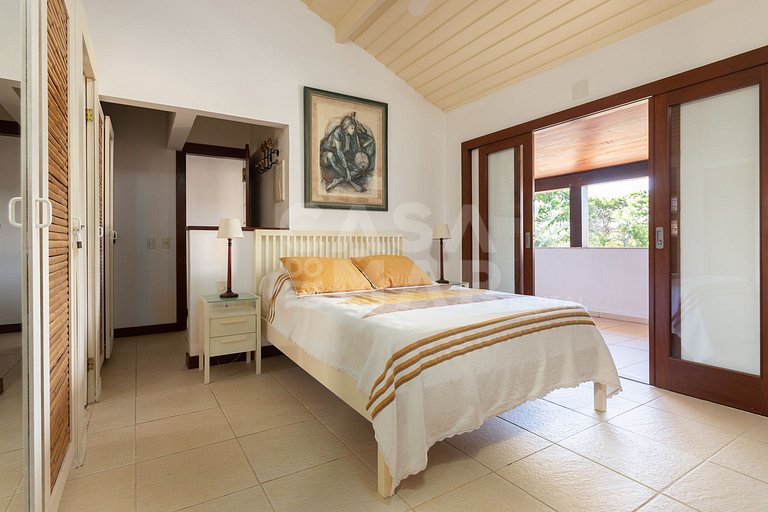 Beautiful house, with 4 suites, located in Manguinhos in Con