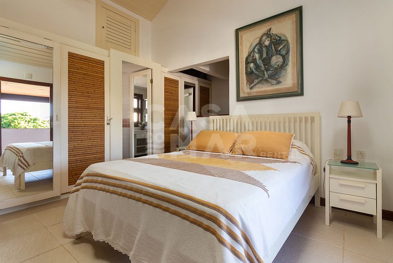 Beautiful house, with 4 suites, located in Manguinhos in Con