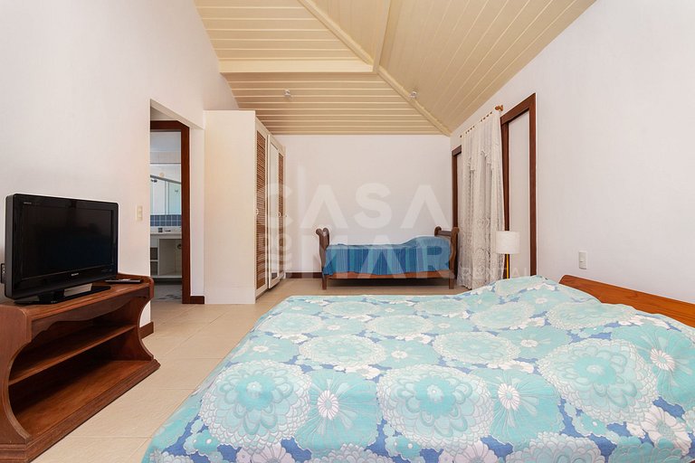Beautiful house, with 4 suites, located in Manguinhos in Con