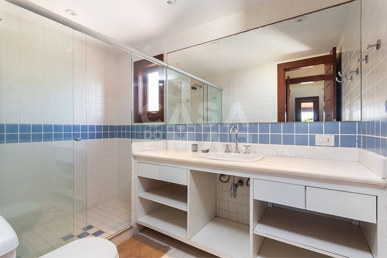 Beautiful house, with 4 suites, located in Manguinhos in Con