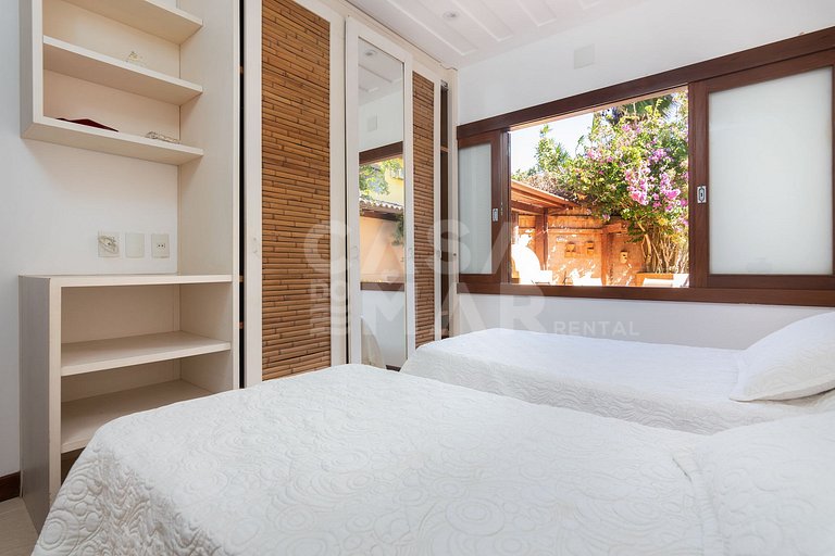 Linda casa, com 4 suítes, localizada em Manguinhos em Condom