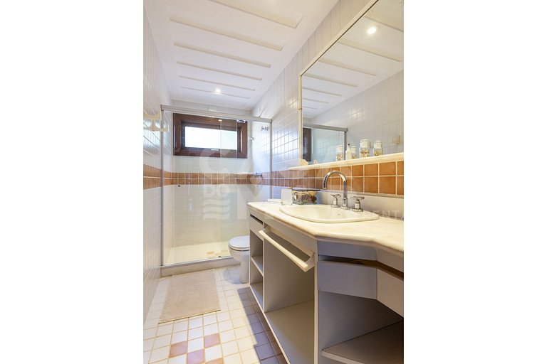 Beautiful house, with 4 suites, located in Manguinhos in Con